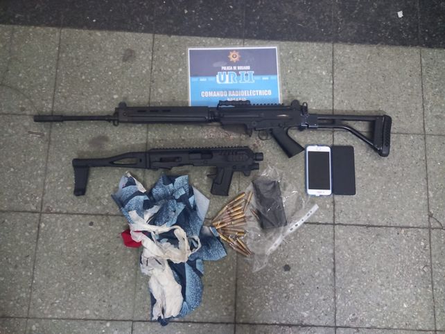 El FAl cargado con 19 proyectiles que les incautaron a los cuatro jóvenes detenidos en zona sur.