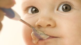 Algunos alimentos para beb&eacute; son peores que la comida chatarra