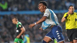 Roger Martínez festeja su gol ante Nacional. Después se lesionó.