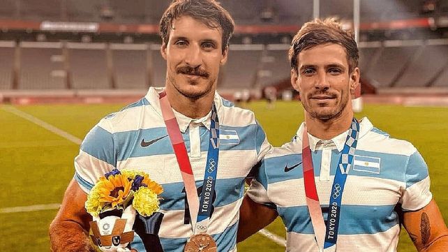 Felipe Del Mestre (izquierda) obtuvo la medalla con el equipo nacional de rugby.