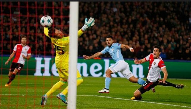 Con un gol de Agüero, el City goleó a Feyenoord en su estreno