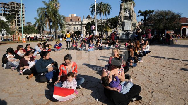 Piquetetazo santafesino: mujeres unidas por el derecho a dar la teta