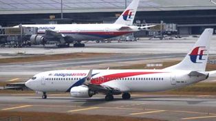 Sin pistas sobre el avión desaparecido, ganan terreno las teorías conspirativas