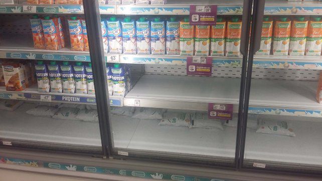 Denuncian que hay faltantes de lácteos pero que se disimulan por la caída del consumo