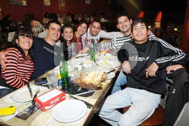 Bares y restoranes llenos por los festejos del Día del Amigo