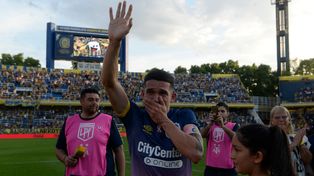 Lautaro Blanco, el día de su despedida de Arroyito. Con lágrimas en los ojos les agradece a los hinchas.