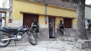 Por enriquecimiento ilícito de un policía, allanaron tres propiedades