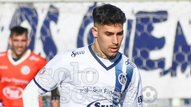 Joel Ghiraldello jugó contra Newells como segundo marcador central de Acassuso. El jugador hizo inferiores en el equipo del Parque.