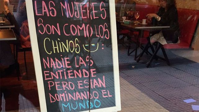 Un cartel sobre las mujeres en un bar porteño generó polémica