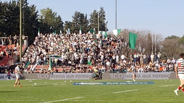 La tribuna repleta de Jockey Club para apoyar a su equipo en la semifinal ante Santa Fe RC.