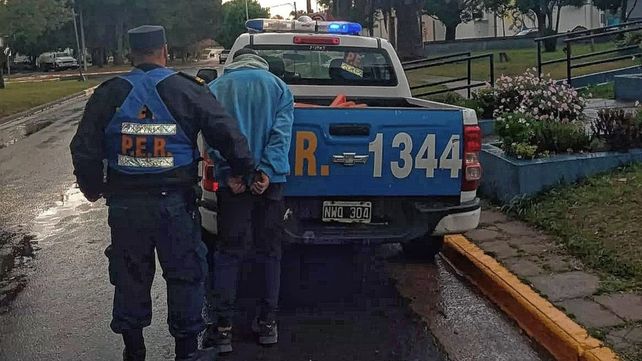 Detenidos por ir a una casa a exigir que les den dinero