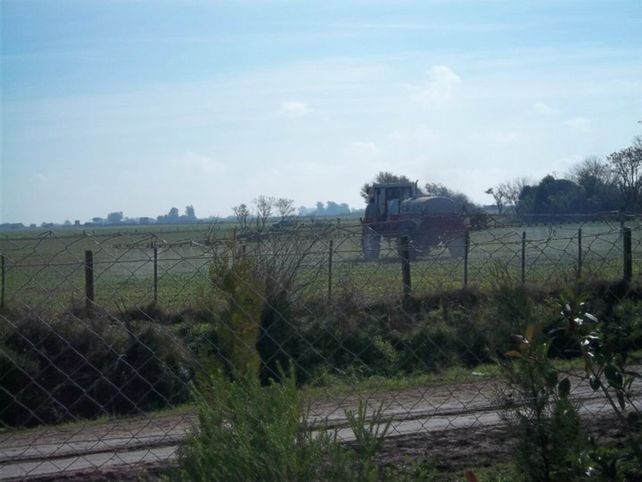 La imagen fue tomada desde el patio de una escuela rural de Arroyo Seco en 2013. Situaciones similares se replican en toda la provincia.
