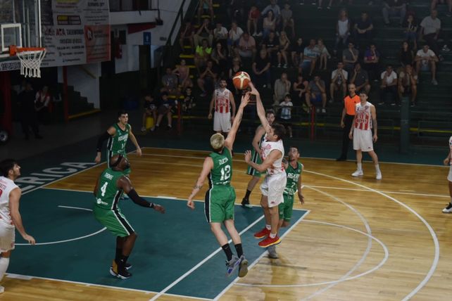 Unión batió a Rosario Basket y sigue imparable en la Liga Argentina