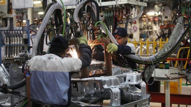Las autopartistas dependen de la importación de las piezas para los autos que en su mayoría son traídos desde afuera.