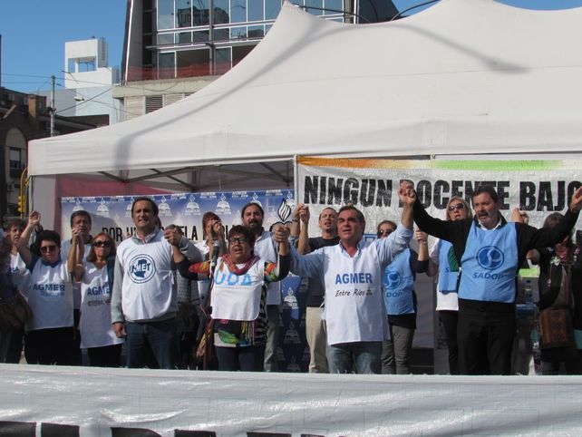 Los gremios docentes anunciaron denuncias contra el gobierno y Panozzo