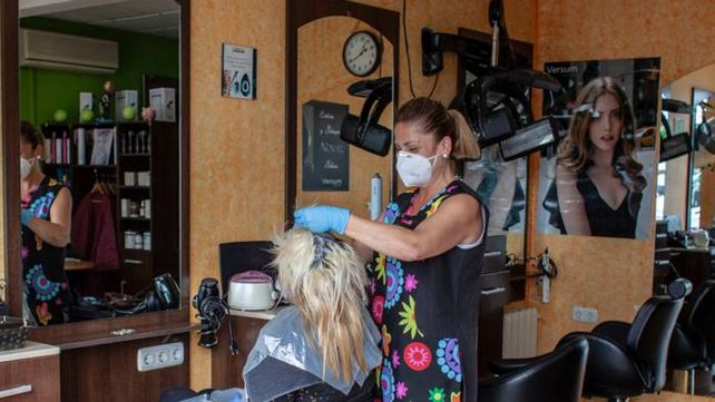 Prevención. Todas las peluquerías cumplen estrictos protocolos.