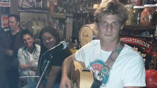 ¡Qué jugador! Manu De Iriondo la rompió con la guitarra