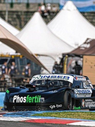 Iñaki Arrías con la pole en el TC Pista Mouras en Rosario