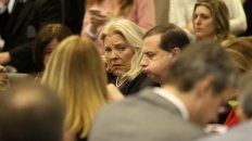 La Comisión de Asuntos Constitucionales de la Cámara de Diputados se reunió este mediodía. La Comisión de Asuntos Constitucionales de la Cámara de Diputados se reunió este mediodía.