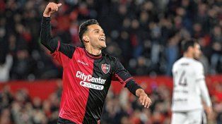 Cristian Ferreira festeja el gol del triunfo de Newells.