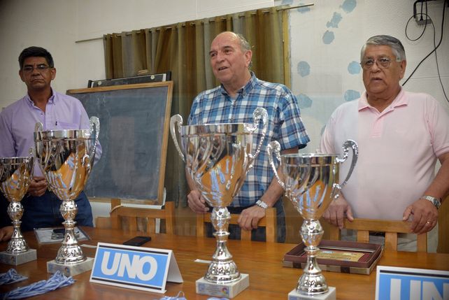 En la sede de la LPF se entregaron las copas a los campeones