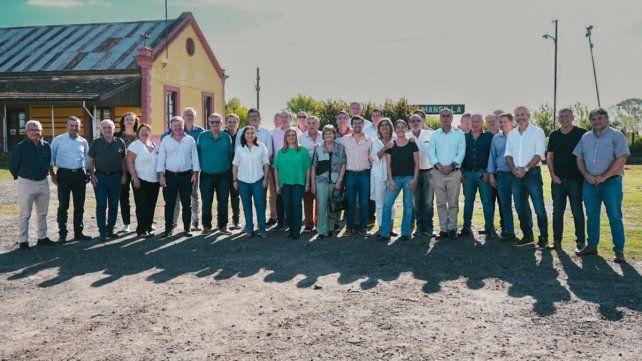 Intendentes de Juntos se reunieron con legisladores provinciales y nacionales para denunciar incumplimientos.