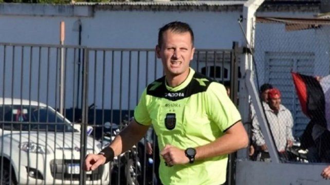 Un árbitro denunció que le robaron US$1500 del vestuario: dura sanción en el Ascenso.
