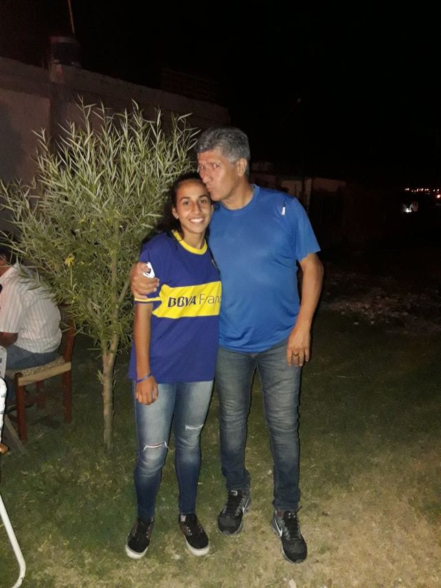 Es crack. Juan Comas no ahorró elogios para Mariana Alarcón que hoy debuta en el Xeneize ante Platense.