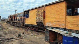 Intentaban robarse vogenes, rieles y chatarra del ferrocarril cuando fueron detenidos.