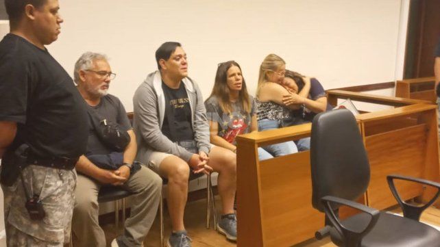 La familia de Luciano Nicola al momento de conocerse el veredicto tras el juicio oral y público 