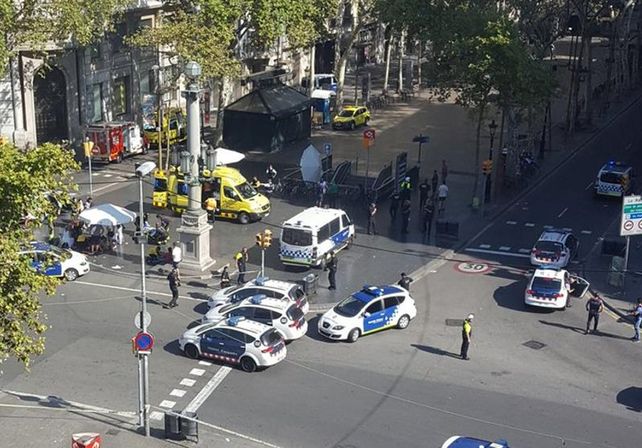 Un atentado reivindicado por ISIS dejó 13 muertos y sembró el terror en Barcelona