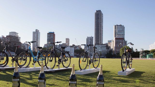 Celebridades y polistas disfrutaron del Polo Bike Chandon en el Campo Argentino de Polo