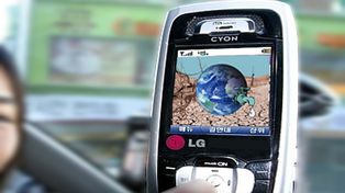 Un celular ayudar&aacute; a inmigrantes ilegales a buscar agua y les dar&aacute; poes&iacute;as