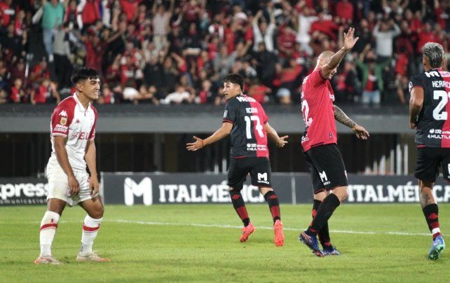 El último enfrentamiento entre Huracán y Newell's fue triunfo de la Lepra por 2-0 en el Coloso.