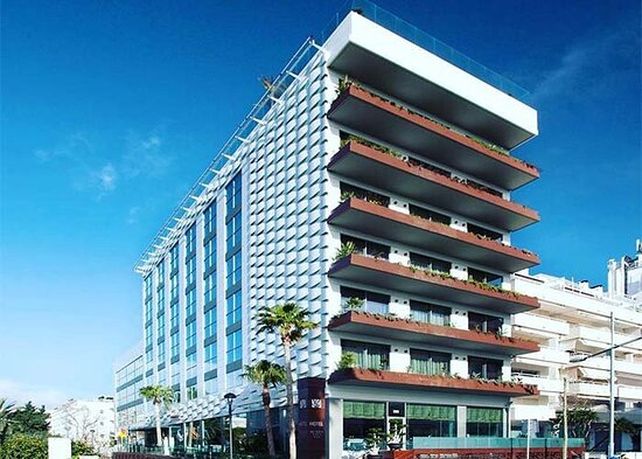 Ordenan demoler un hotel de Barcelona por el que Messi pagó 30 millones de euros