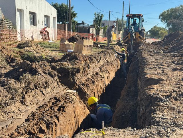 &nbsp;Ya se ejecutaron más de 1.300 metros de cañerías y 85 conexiones domiciliarias en el barrio San Vicente.