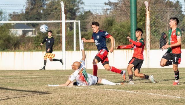 Copa Santa Fe. El equipo de la familia Messi igualó en San Jorge ante Atlético 0-0- El miércoles a las 20 jugará la revancha en Arroyo Seco.&nbsp; 