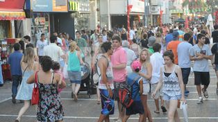 Éxodo comercial en la peatonal