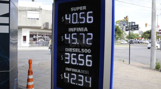 Pizarra YPF precios diciembre 2018// FOTO: José Busiemi-UNO Santa Fe.