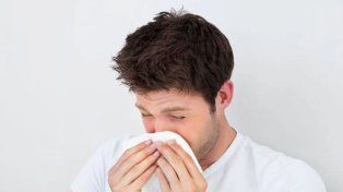 La tos es un síntoma habitual de la gripe. Se suman fiebre,&nbsp; dolor de cabeza y en las articulaciones.&nbsp;