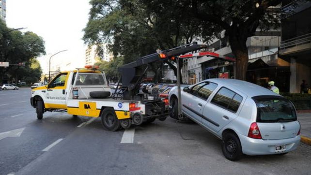 Pesadilla. La grúa se llevó el vehículo con el chico de siete años adentro.&nbsp;