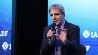 Luis Caputo enviará al Congreso un nuevo proyecto para sacar los dólares del colchón