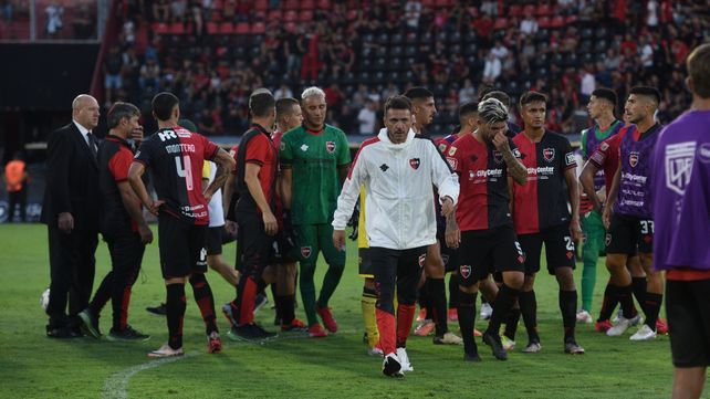 Mariano Soso, el técnico que no le encuentra la vuelta a Newell's en vísperas de un clásico crucial.