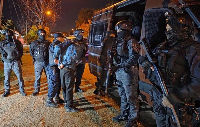 Un joven de 27 años terminó detendo en Concordia. Se secuestró una prenda y trozos de cristal con manchas de sangre.