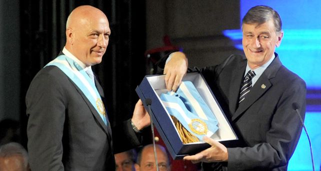 El gobierno aclara que Binner cobrar&aacute; sueldo como asesor pero ser&aacute; donado
