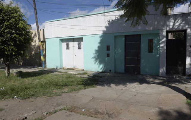 Moreno estaba en la puerta de su casa de Chacabuco al 3800 cuando le dispararon el domingo a la noche. (Sebastián Suárez Meccia / La Capital)