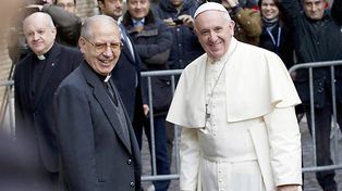 Los niños criados por parejas gays suponen otro desafío, dice el Papa