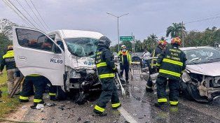 Cinco argentinos fallecieron en México tras un choque frontal.