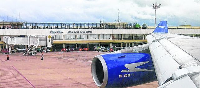 santa cruz de la sierra. El vuelo de Ezeiza a Miami aterrizó de emergencia en el Aeropuerto de Viru Viru.
