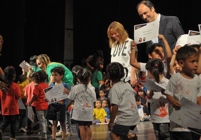 En un Teatro colmado, 360 chicos egresaron de los Jardines Municipales